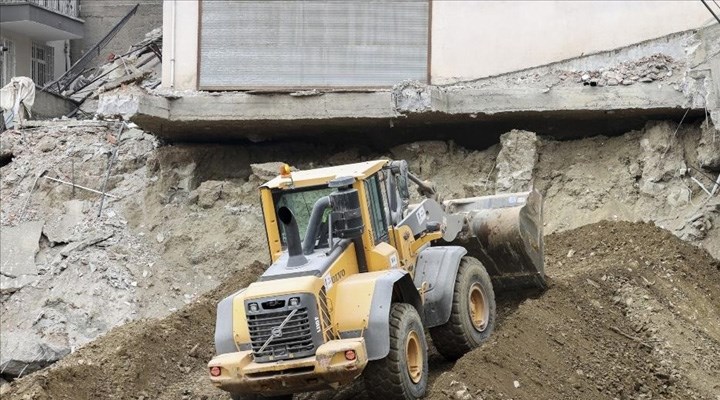 Ankara'da riskli Açelya Apartmanı'nın yıkımı sürüyor