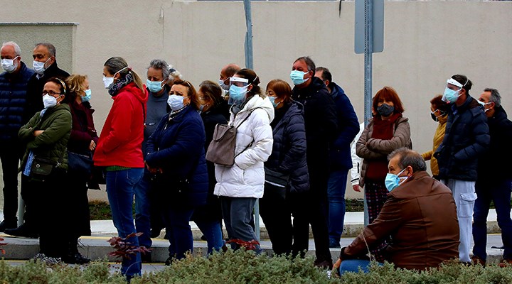 Antalya İl Sağlık Müdüründen ilk doz aşı sonrası koronavirüse yakalananlar için uyarı
