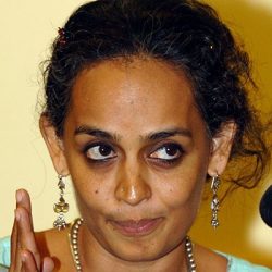 Arundhati Roy, Hindistan hükümetinin koronavirüs yönetimini 'insanlığa karşı suç' olarak tanımladı