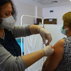 Aşı programına alınan risk grupları arasında neden 'HIV pozitif' yok?