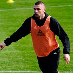 Burak Yılmaz, 12 yıl aradan sonra Beşiktaş forması ile İnönü’de