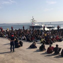 Çanakkale Boğazı'nda bir teknede 204 göçmen bulundu