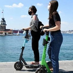 Elektrikli scooter yönetmeliği Resmi Gazete'de: 'Akrobatik hareketler yapmak' yasaklandı