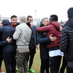 Eskişehirspor’da lisansı çıkmayan 9 futbolcu kulüpten ayrıldı