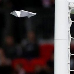 İngiltere-Slovenya maçına kağıt uçak damga vurdu