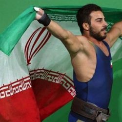 İranlı sporcu olimpiyat madalyasını depremzedeler için satışa koydu