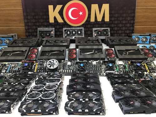 istanbul-da-kripto-para-operasyonu-84-cihaz-daha-ele-gecirildi-924630-1.