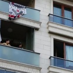 İstanbul’da yangın: 5'i çocuk 7 kişi itfaiye merdiveniyle kurtarıldı