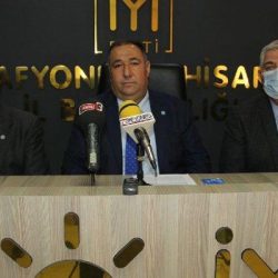 İYİ Partili Mısırlıoğlu: AKP Afyonkarahisar il teşkilatı çaycısına kadar aşı yaptırdı
