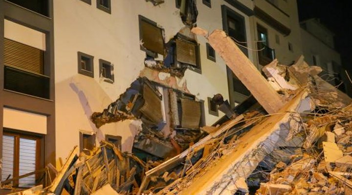 İzmir'de ağır hasarlı bina yıkım esnasında çöktü: Sağlam binaya zarar verdi