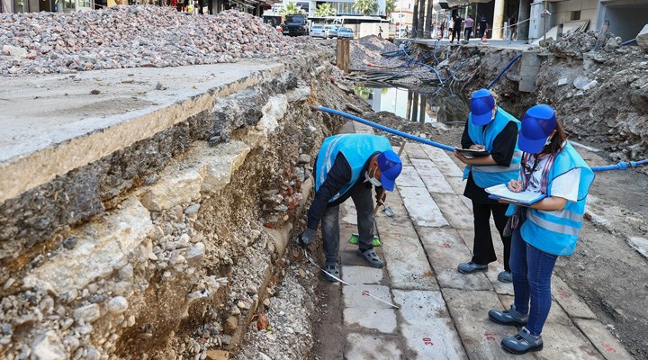 İzmir'de tarihi kaynaklardan bilinen ancak daha önce izine rastlanmayan bir bedesten bulundu