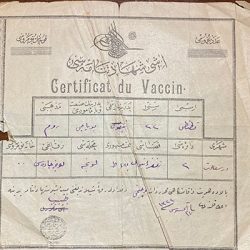 Kadıköy'deki bir sahafta 115 yıllık aşı kartı bulundu