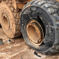 Karabük'te mermer ocağında kamyon lastiği patladı: 2 işçi yaralı