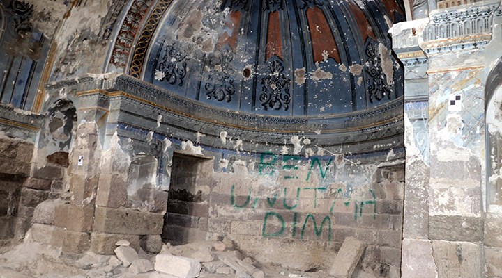 Kayseri'de tarihi kilise, defineciler tarafından talan edildi