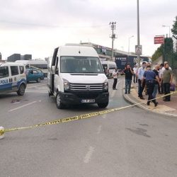 Kocaeli'de işçileri taşıyan minibüse silahlı saldırı: 4 yaralı