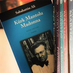 Kütüphanelerden en fazla ödünç alınan kitap 2020'de de Kürk Mantolu Madonna oldu