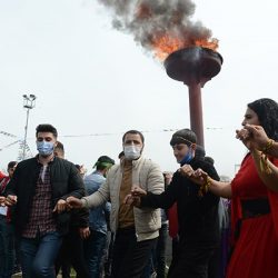 Newroz kutlamalarında halay çekenlere 'sosyal mesafe kuralını ihlalden' para cezası