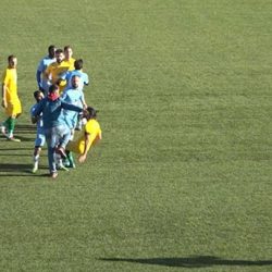 Saha görevlisinden futbolcuya saldırı