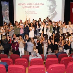 Şeker Pınar Özcan, İstanbul Eczacı Odası'nın ilk kadın başkanı oldu