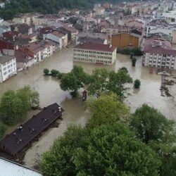 Sel felaketinde can kaybı 82'ye yükseldi
