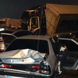 TEM’de zincirleme kaza: 30'dan fazla araç birbirine girdi, 20 yaralı var