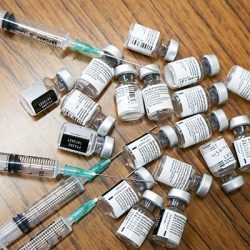 Türk Hemşireler Derneği: Boş aşı şişelerine kimlerin para ödediği açıklanmalı