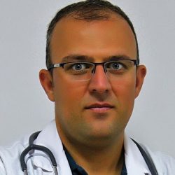 Uzman doktor Mehmet Karaşin, aracının yanında ölü bulundu