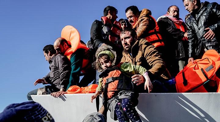 Yunanistan'dan Türkiye'ye sığınmacı geçişlerine destek suçlaması