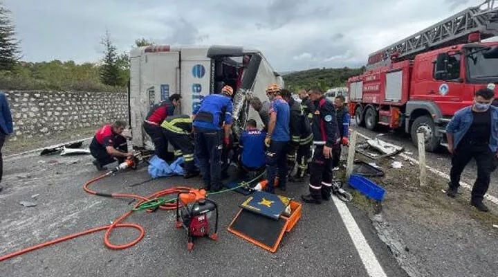 Zonguldak'ta yolcu otobüsü kaza yaptı: 3 kişi hayatını kaybetti